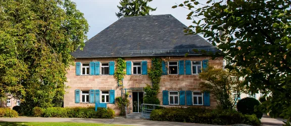 Verwaltungsgebäude des Auhofs in Hilpoltstein von außen