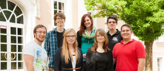 Gruppe von sieben Menschen