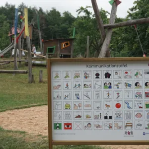 Spielplatz mit UK Tafel