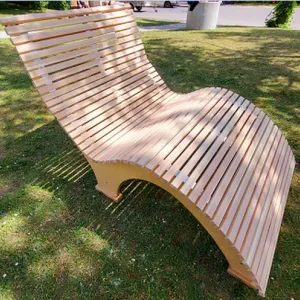 Freilandliege Lärchenholz