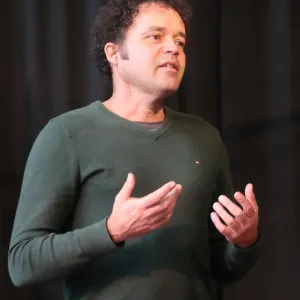 Regie führte Jean-Francois Drozak von Kunstdünger