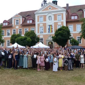 86 Absolvent*innen haben es geschafft