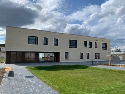 Außenansicht der Schule Muschelkinder in Nürnberg