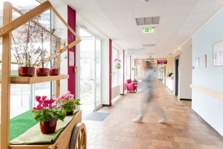 Gang im Seniorenwohnheim Rummelsberger Stift Söcking