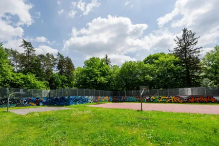 Außenaufnahme Sportbereich  Pädagogisch Therapeutischer Intensivbereich Rummelsberg 