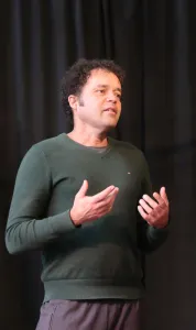 Regie führte Jean-Francois Drozak von Kunstdünger