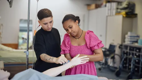 Schüler bei der Pflege