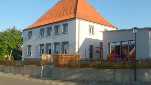 Außenansicht von Kita Pfiffikus in Pfarrweisach