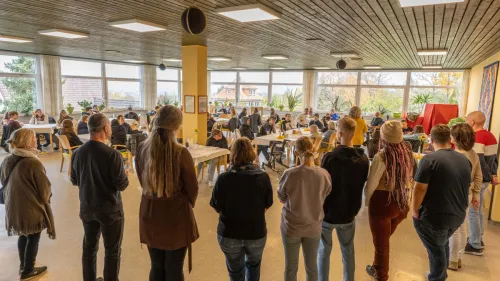 Lehrkräfte Pflegeschule stellen Projekt vor