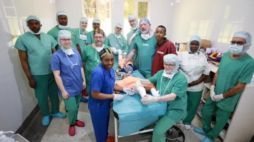 Das Tansanisch-deutsche Team im Operationssaal im Nkoaranga-Hospital NLH