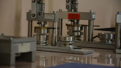 Buttonpresse im Copyshop in den Wichernhaus Werkstätten - Foto Lisa vogel