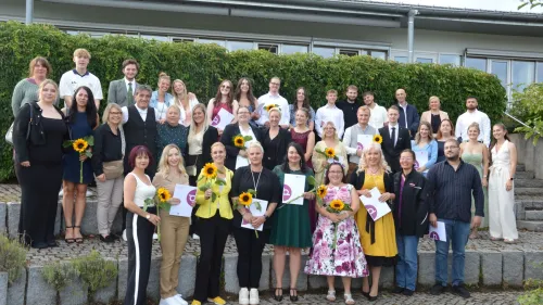 Ende Juli feierten 62 frischgebackene Fachkräfte für Heilerziehungspflege und Heilerziehungspflegehilfe gemeinsam ihren Abschluss.