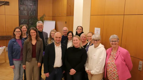 Diakon Christian Oerthel 4.v.l. mit den Kolleg*innen aus den Fachakademien der Rummelsberger Diakonie sowie seiner Nachfolgerin Diakonin Tina Dehm (3.v.l)