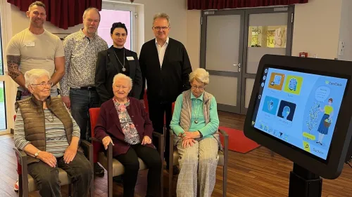 v.l.n.r. hintere Reihe: Ergotherapeut Andreas Windisch, Diakon Mathias Kippenberg, Vorstand der Dieter & Edith Seidel Stiftung, Nonna Günter, Einrichtungsleitung Stift St. Lorenz, Diakon Martin Neukamm, Vorsitzender des Stiftungsvorstandes v.l.n.r. vordere Reihe: Sofia Rosenkranz, Christa Bogner und Mechthild Wildner vom Heimbeirat der Einrichtung