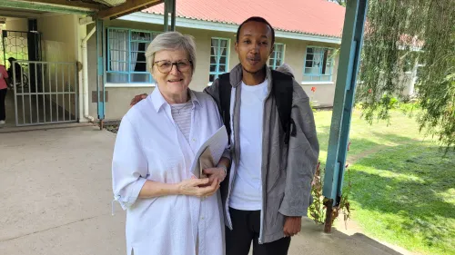 Dr. Schraml und Peter, ehemaliger Patient und fleißiger Helfer