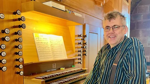 Organist Dr. Thomas Greif an der Orgel