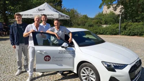 v.l.n.r.: Audi-Auszubildender Mathias Weiß, Andreas Ammon, Thomas Wendl und Martin Geier, beide Betriebsrat der Audi AG. 
