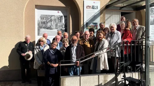 Stifter*innen und Freund*innen der Rummelsberger vor dem Diakoniemuseum